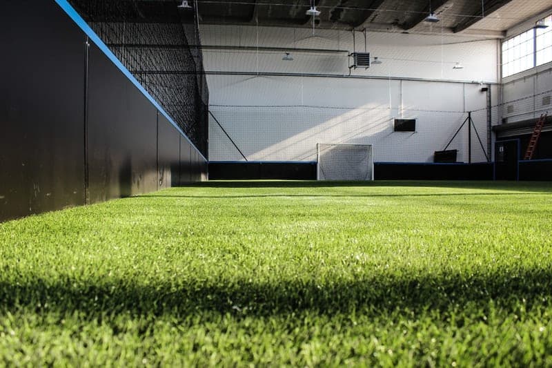Terrain de football synthétique couvert de SportUnity, à Lausanne